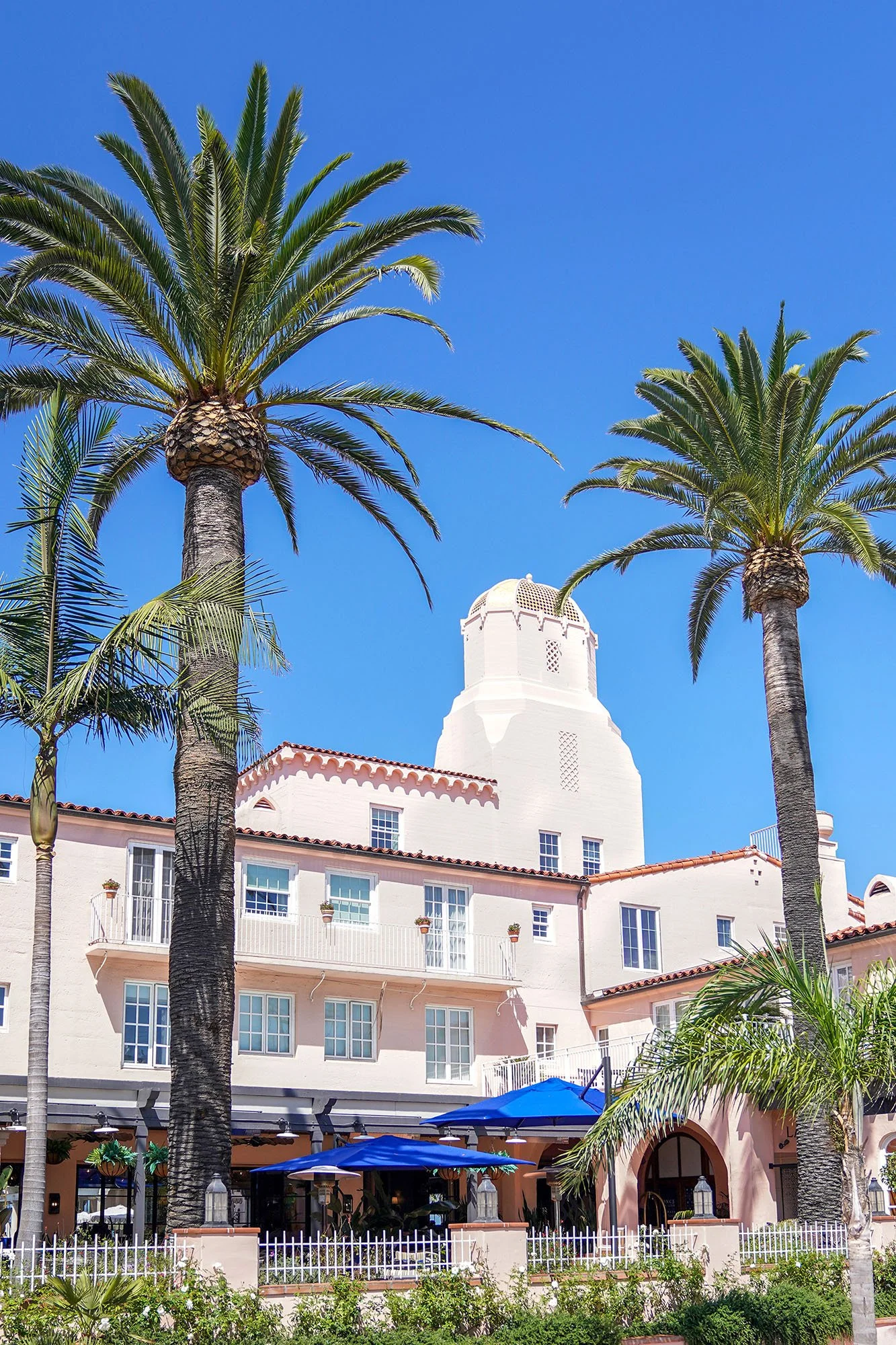 historic-pink-hotel-wedding-california.jpg