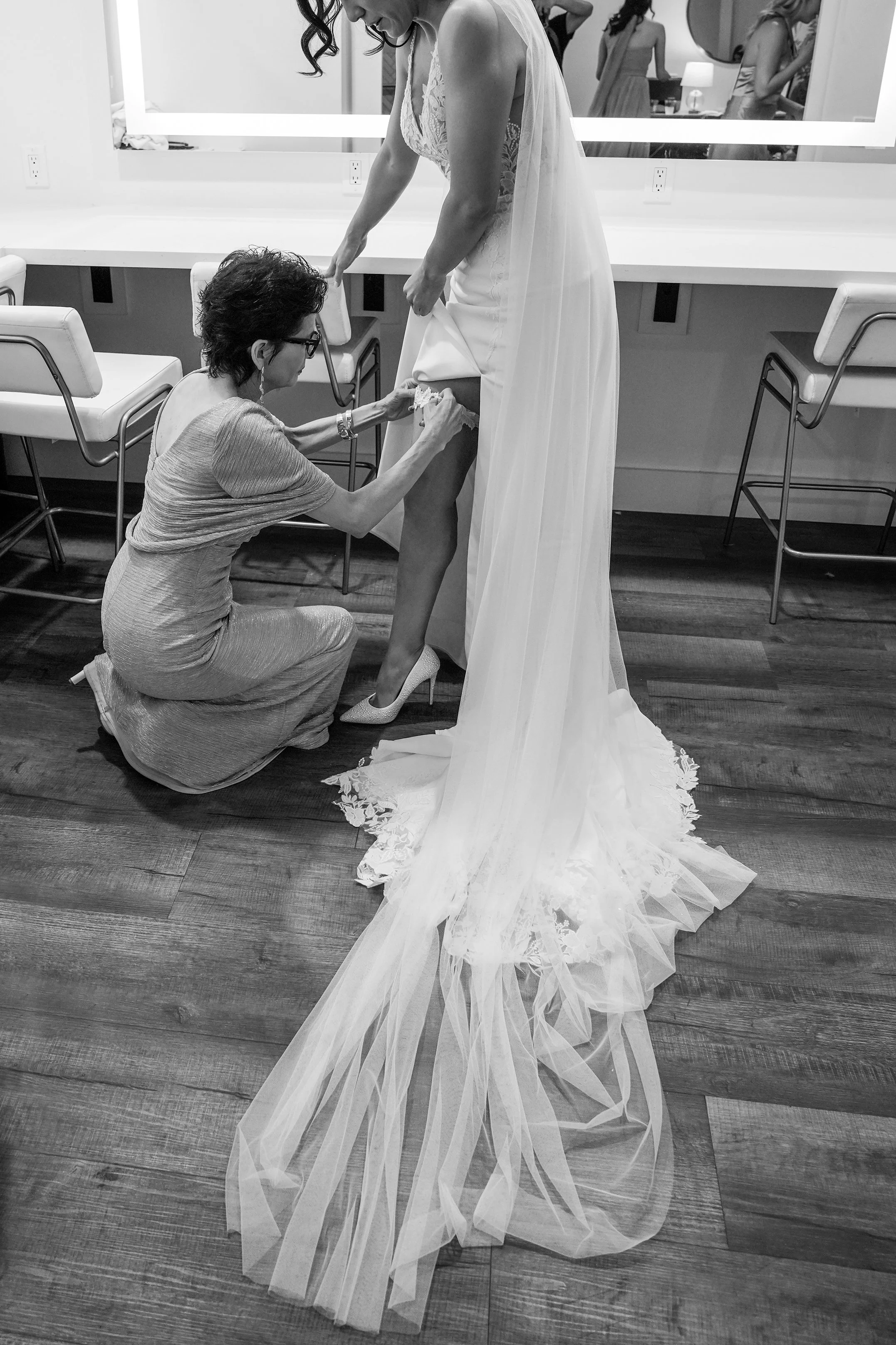 mother-of-bride-putting-on-garter-black-and-white.jpg