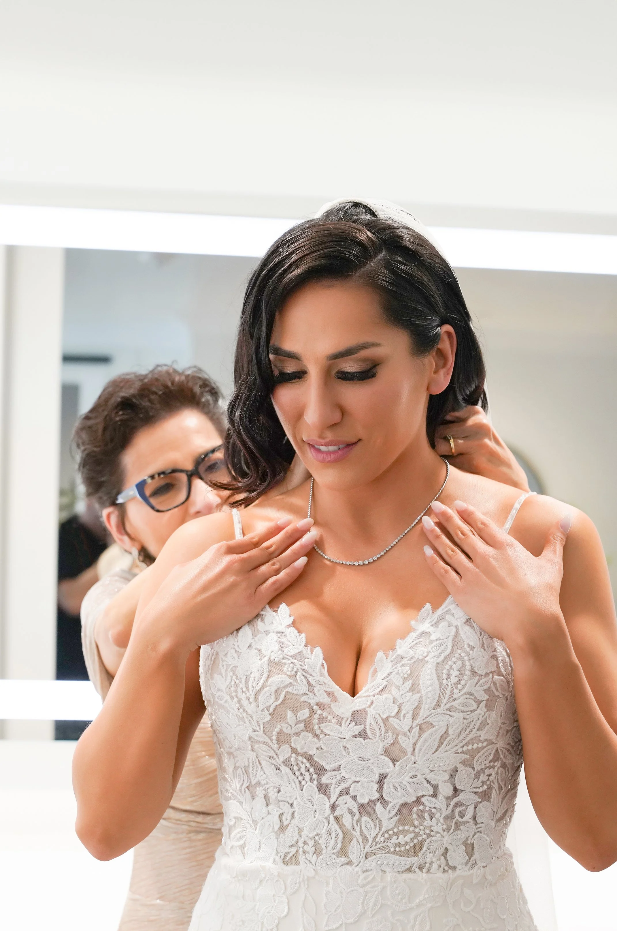 classic-diamond-tennis-necklace-bridal-jewelry.jpg