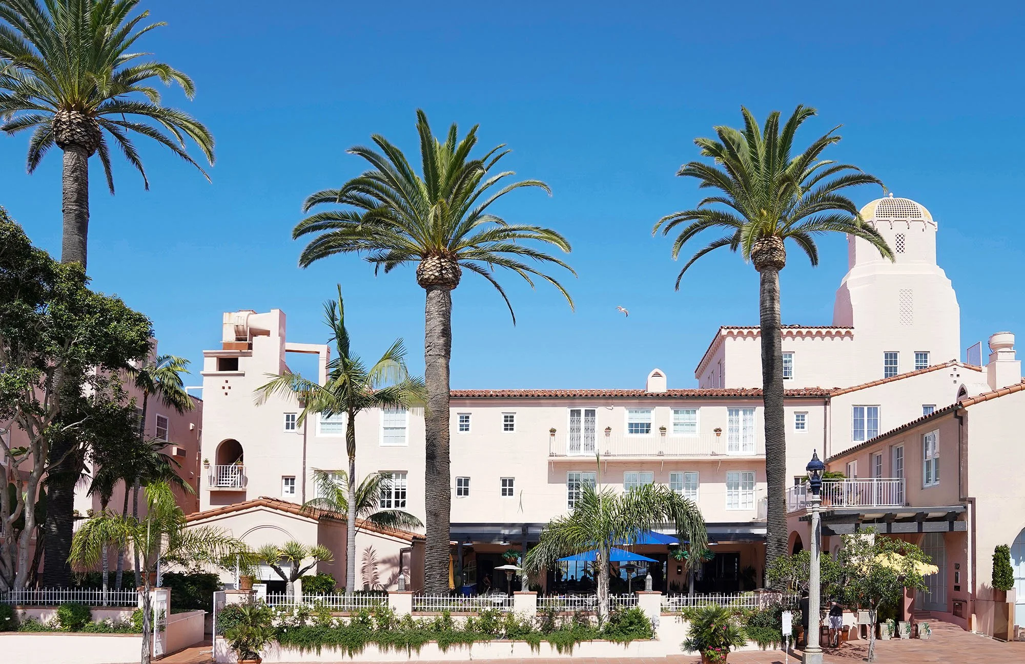 la-valencia-hotel-pink-lady-san-diego.jpg