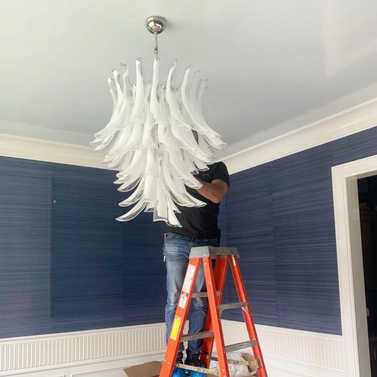 Where Design Meets Precision.
Every fixture deserves an installation as refined as its design.