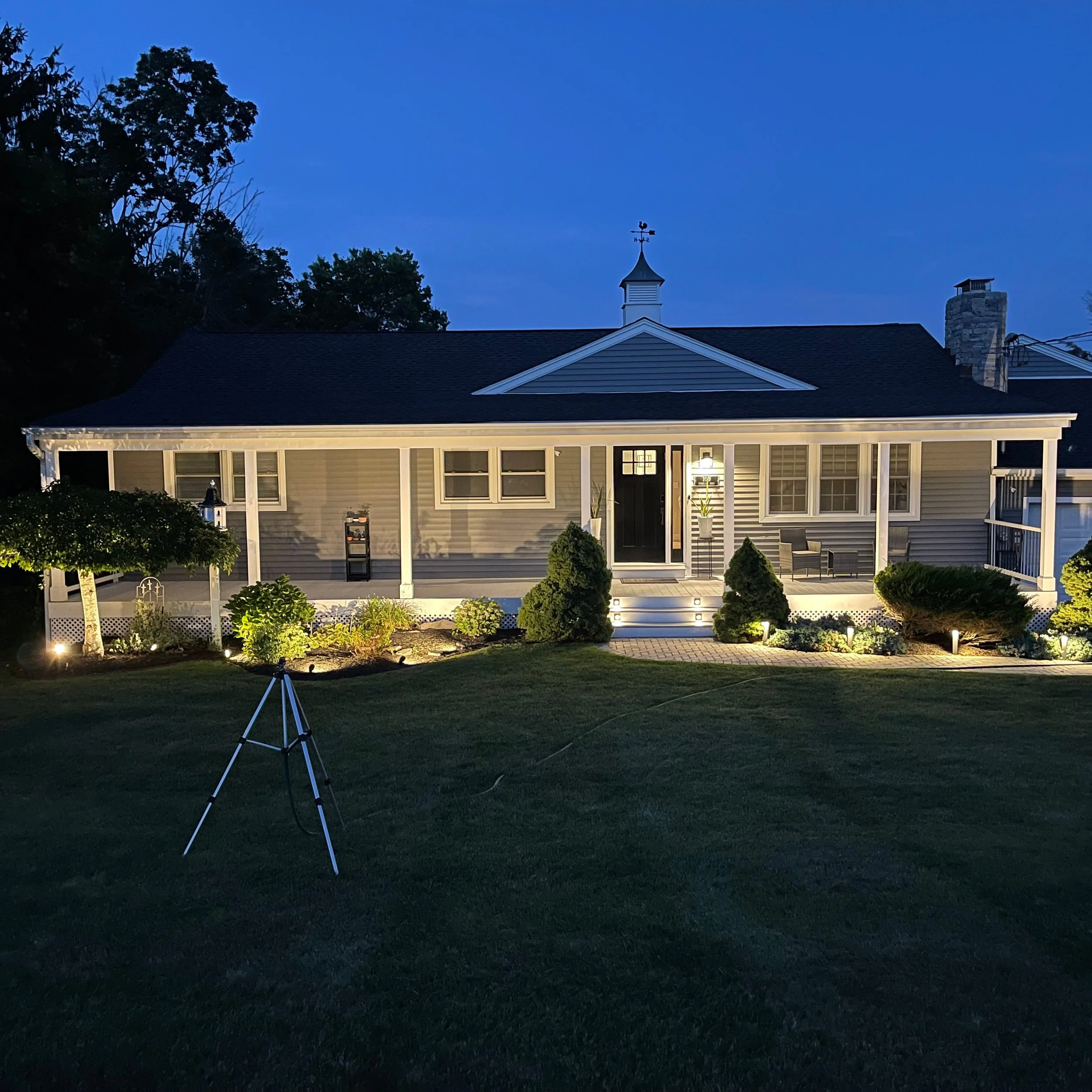 Beauty Doesn't End at Sunset.
Exceptional landscape lighting extends the beauty of your home long after the sun goes down.