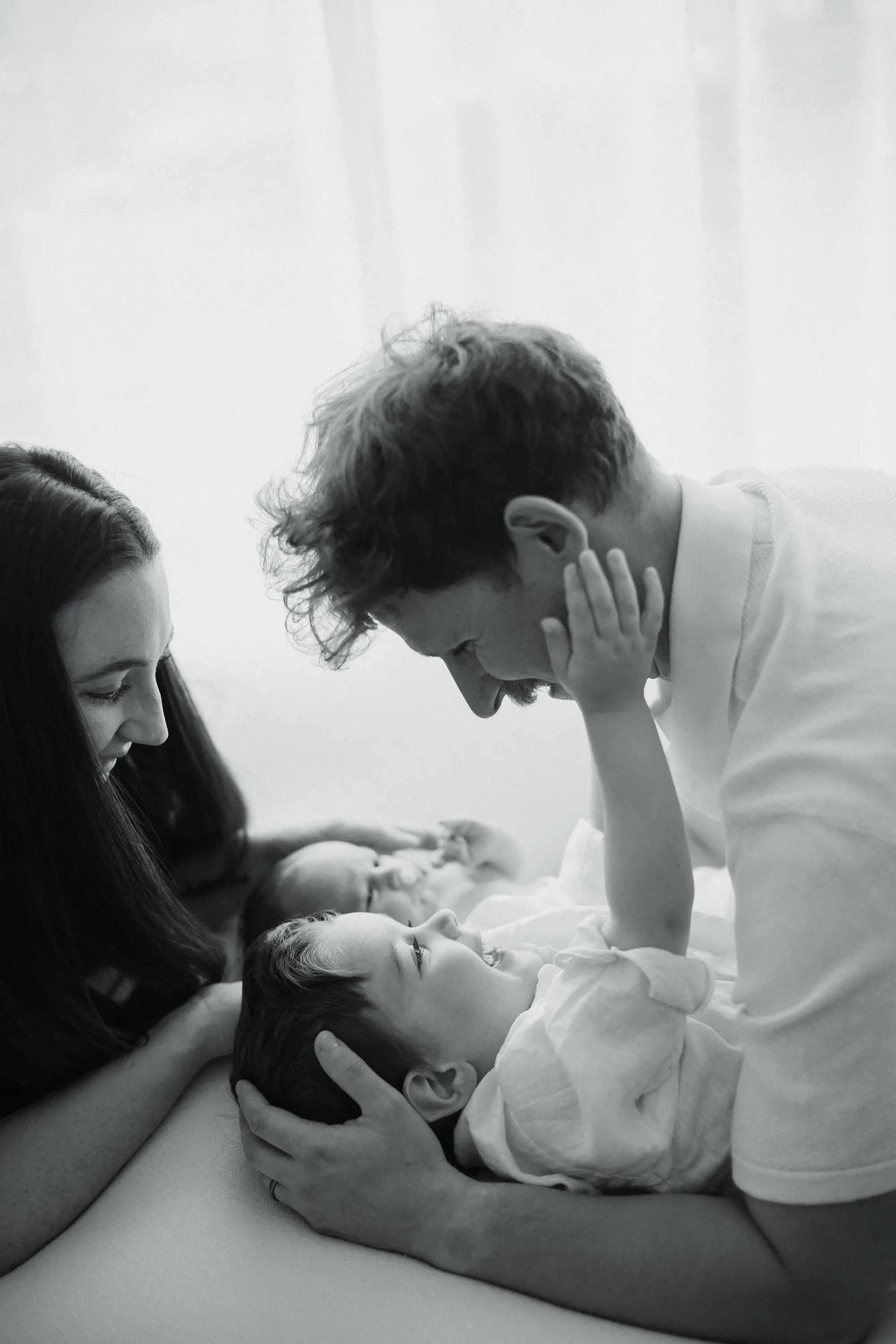 ©Vicky-Hughson-Photography-Family-Bed-BW.webp