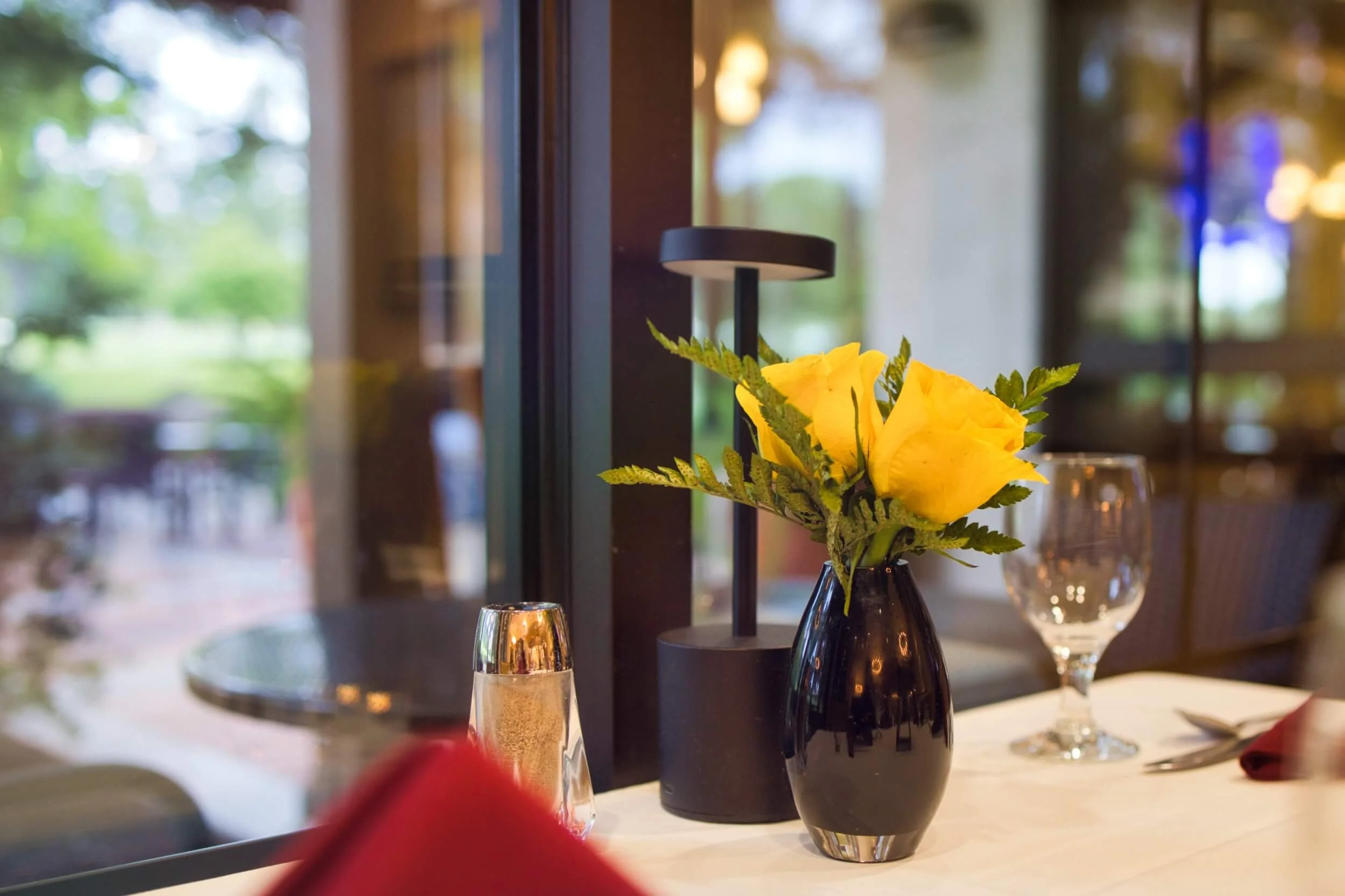 clubhouse-table-flower_A3532.jpeg