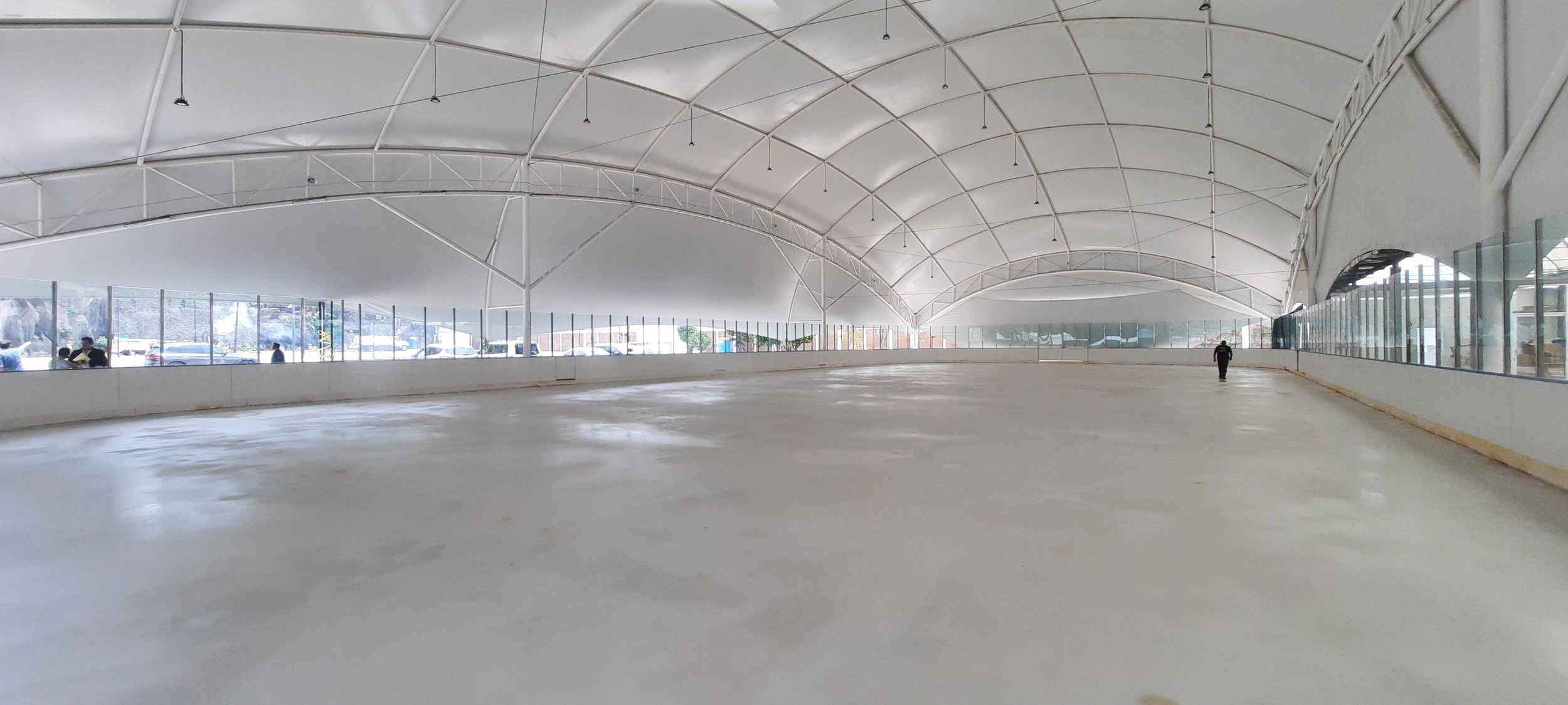 Sistema de sonido para música ambiental en pista de cielo CDMX SUR.