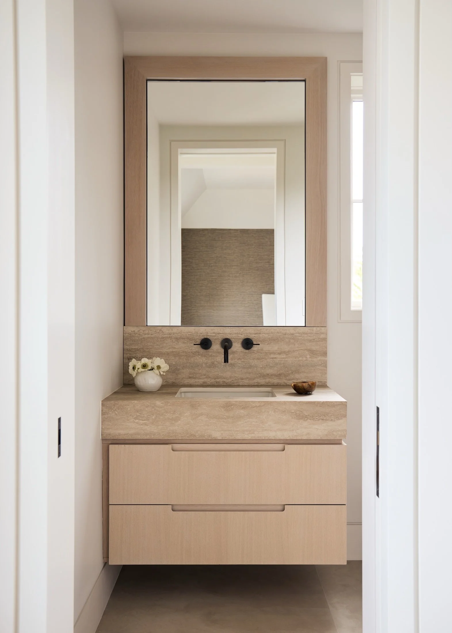Parlato-Development-Group-479-Pauls-Lane-Powder-Room-Vanity.JPG