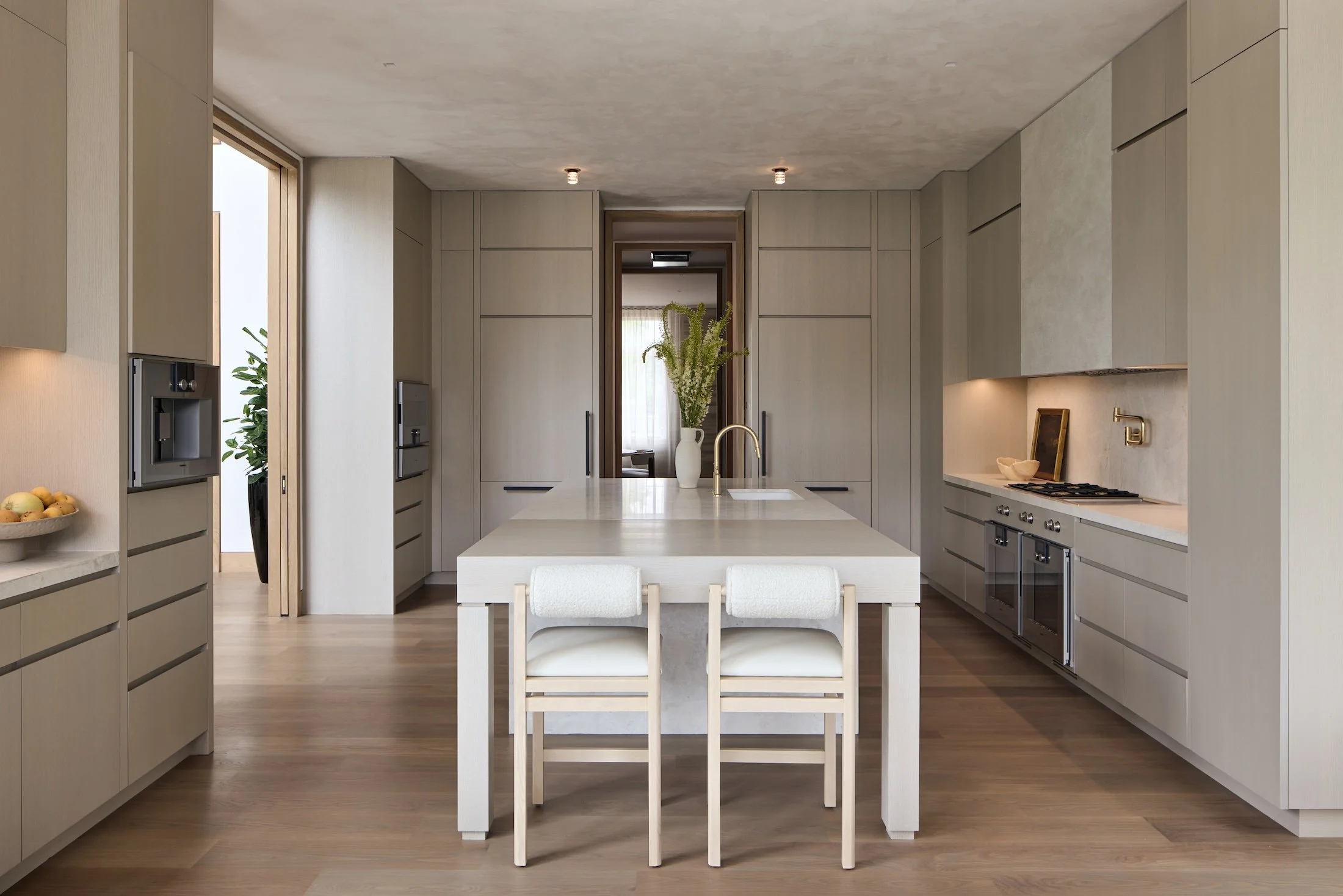 Parlato-Development-Group-479-Pauls-Lane-Kitchen-With-Dining-Table-And-Hallway-View.jpg