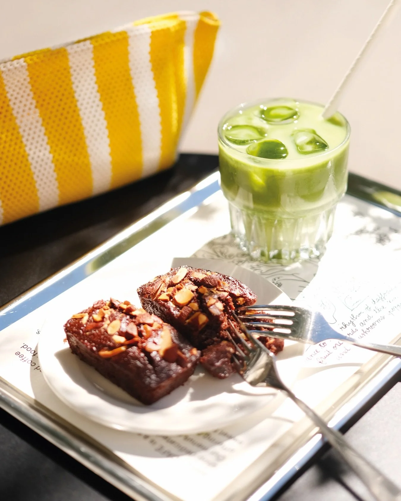 N&aring; er det 2 brownies for 1 hos 
A R K E T  C A F &Eacute;
💛
#valkyrien 

foto : @heidi_johan for Valkyrien