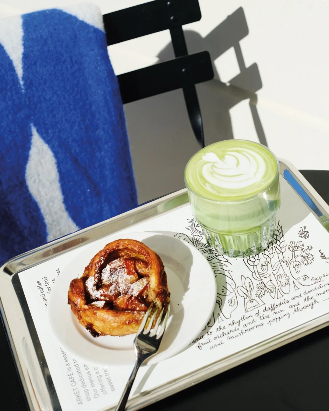 Tasty news! Apple bun 🍎
A R K E T  C A F &Eacute;

#arketcaf&eacute;oslo 
#valkyrien 

Foto: @heidi_johan for Valkyrien