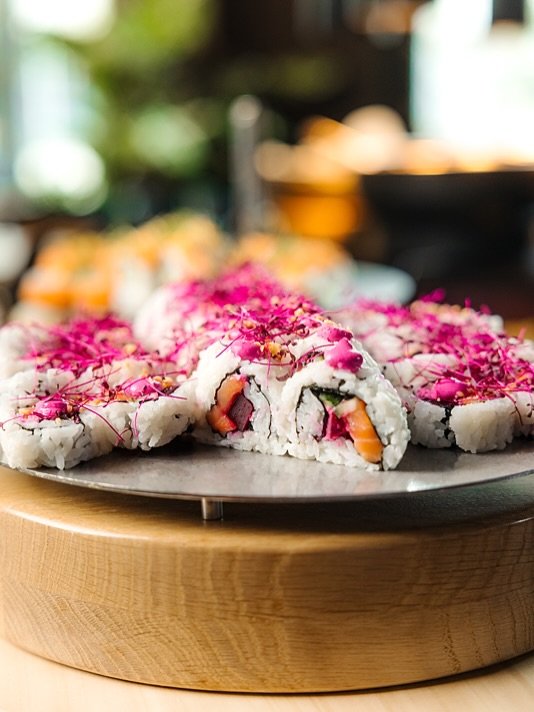 Rosamaki for Rosa sl&oslash;yfe 🎀 &nbsp;I hele oktober finner du Rosamaki p&aring; buffeten til Sabrura.&nbsp;Psst! Den kan ogs&aring; kj&oslash;pes via takeaway 💓

#valkyrienfoodcourt