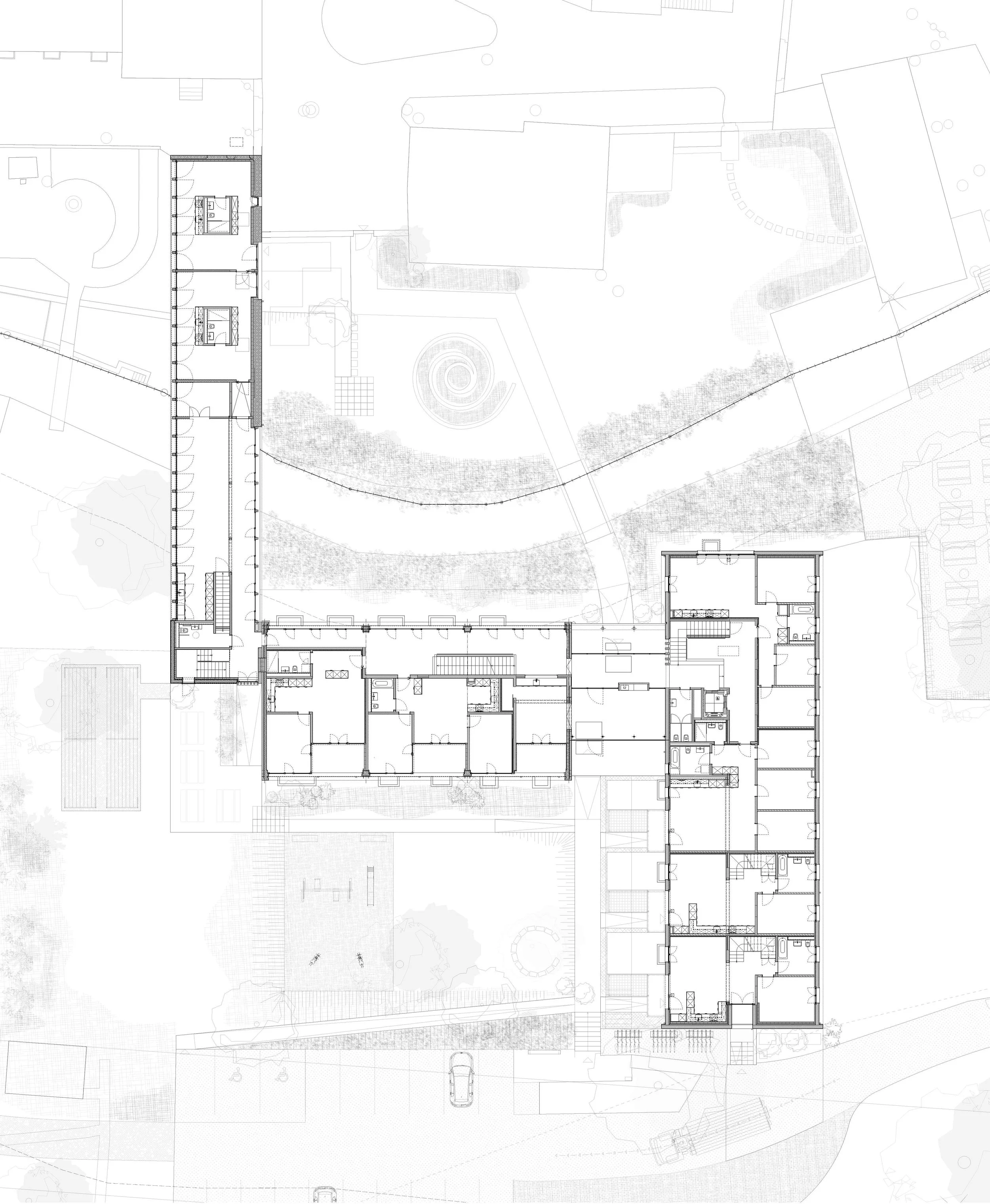 Architektonischer Plan eines Gebäudes mit einem Innen- und Außenbereich, einschließlich Garten, Wegen und Parkplätzen.