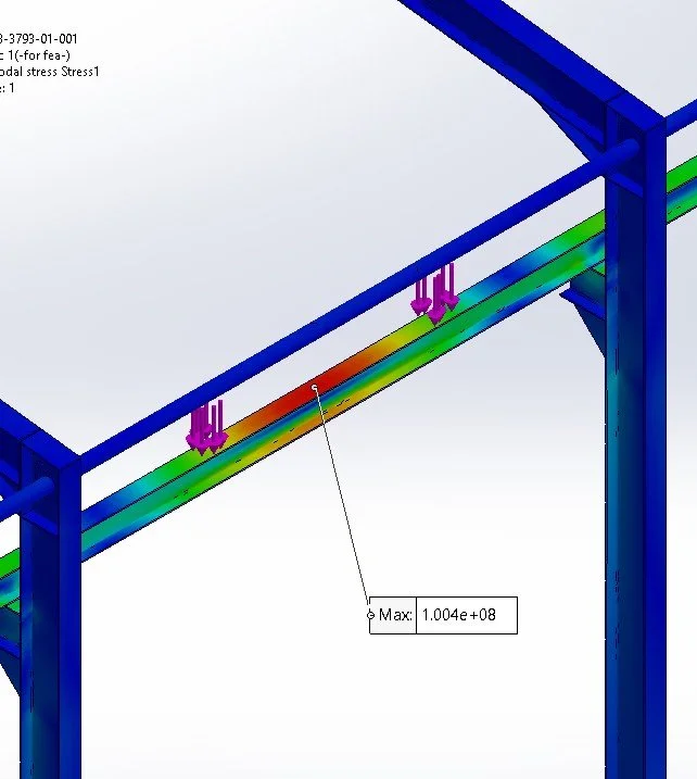 Finite element analysis of a structural beam showing stress distribution in a color gradient from green to red, with maximum stress value of 1004 MPa.