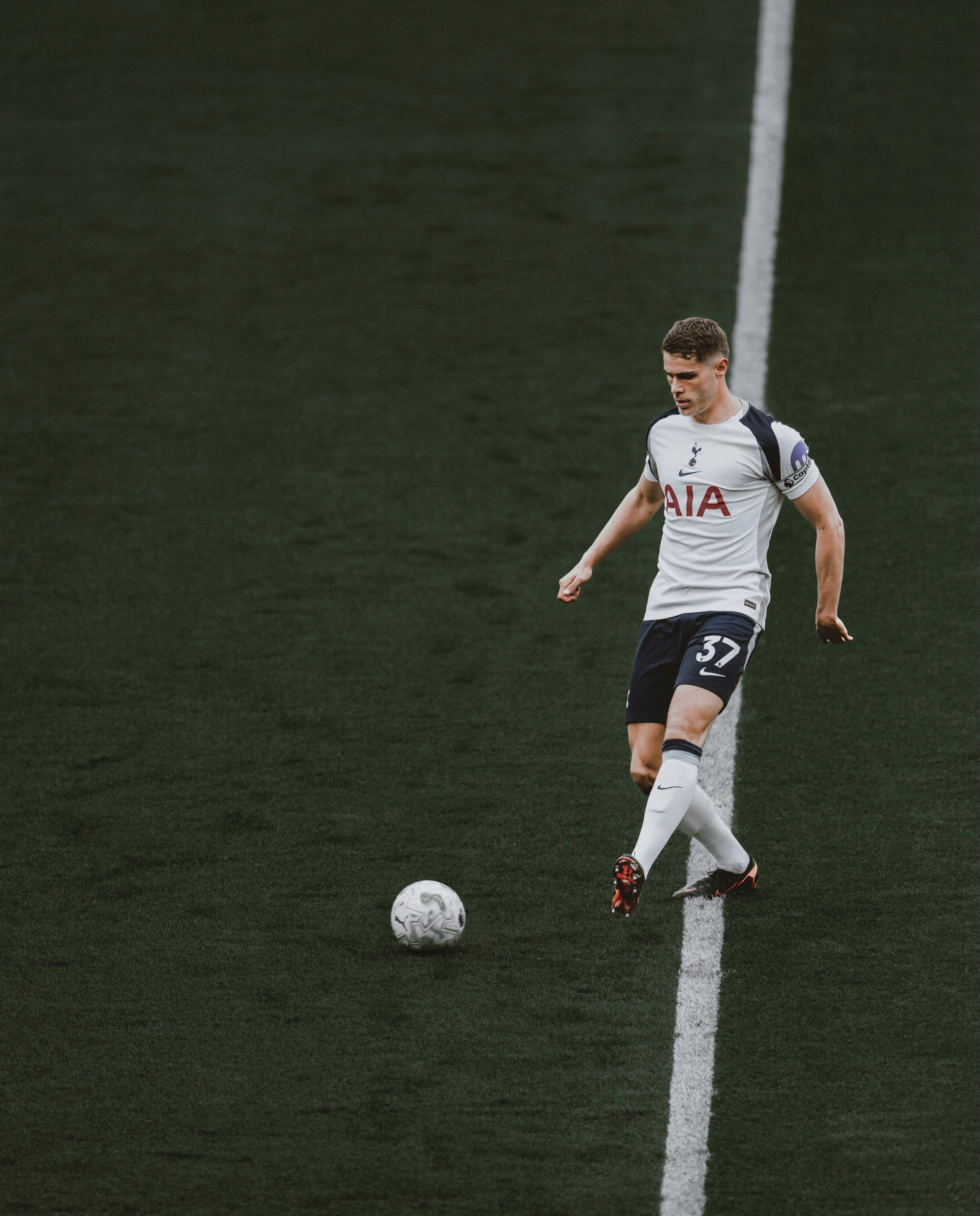 Holding the line. 🫡

Shot on the @nikoneurope Z8 + Nikkor Z400mm f2.8 TC 

#nikoncreator #nikoneurope #spurs #vandeven #tottenham