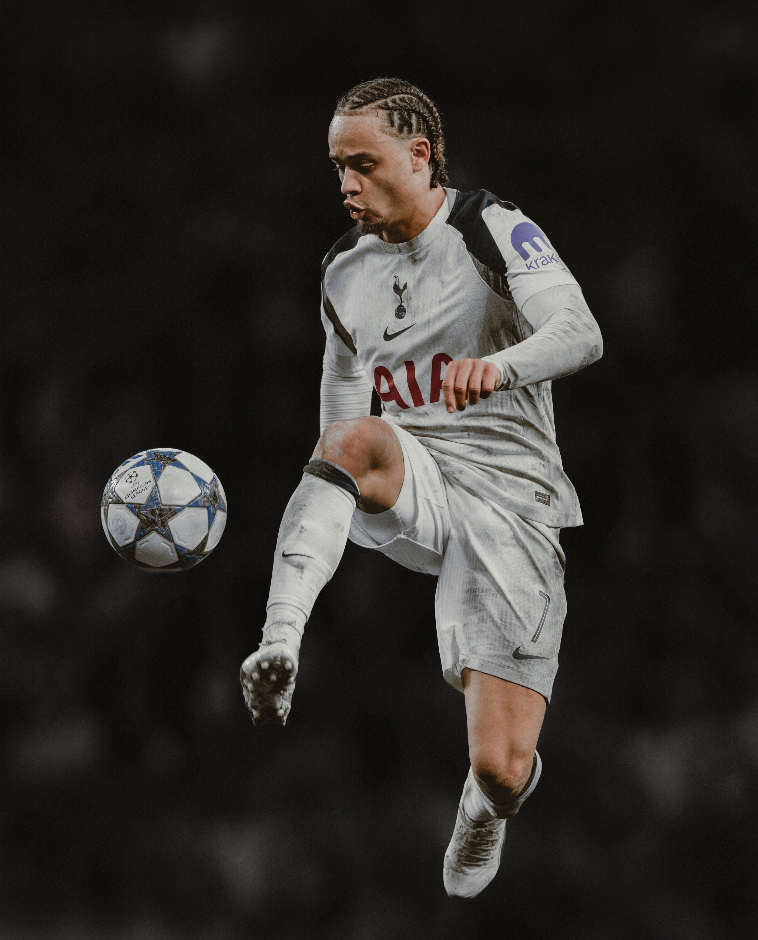 The Flying Dutchman 🇳🇱✨

Shot on the @nikoneurope Z8 &amp; Nikkor Z400mm f2.8 TC

#NikonEurope #NikonCreator #xavisimons #tottenham #spurs