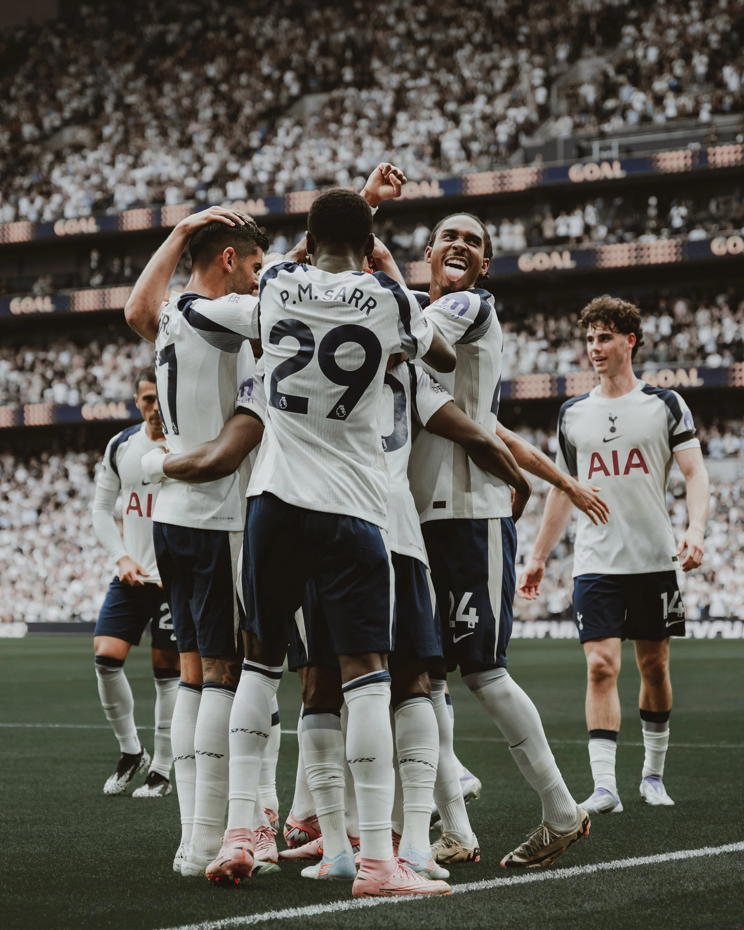 Djed. 👑

Shot on the @nikoneurope Z6III + Nikkor Z24-70mm f2.8 &amp; Nikon Z8 + Nikkor Z400mm f2.8 TC &amp; Nikon Z9 + Nikkor Z70-200mm f2.8

#nikoncreator #nikoneurope #spurs #tottenham #djedspence
