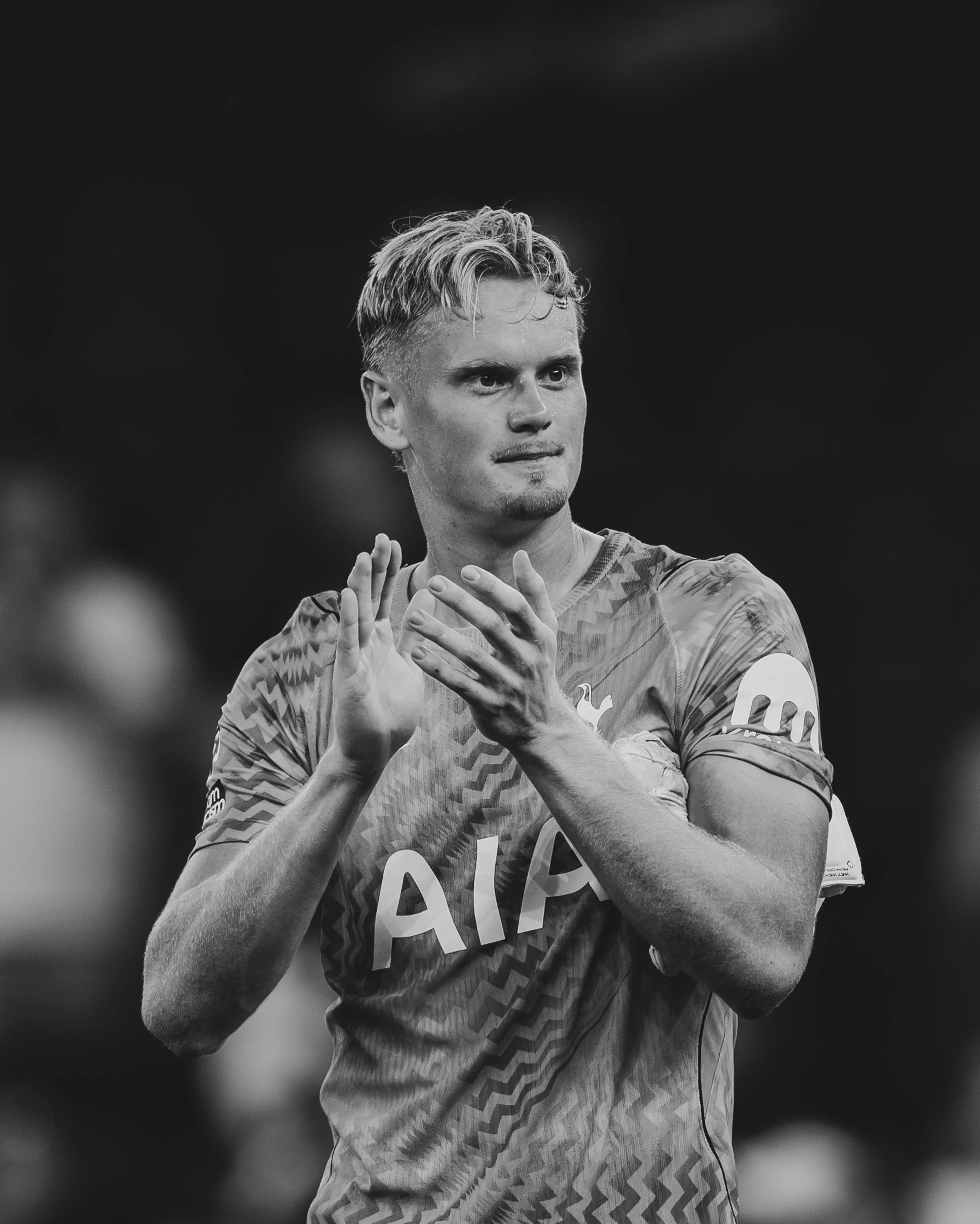 recently but ✨ monochromatic ✨

unrelated, but you can still buy my book. link in bio 🤍

Shot on the @nikoneurope Z9 + Nikkor Z400mm f2.8 TC &amp; Nikon Z8 + Nikkor Z70-200mm f2.8

#nikoncreator #nikoneurope #spurs #tottenham #coys