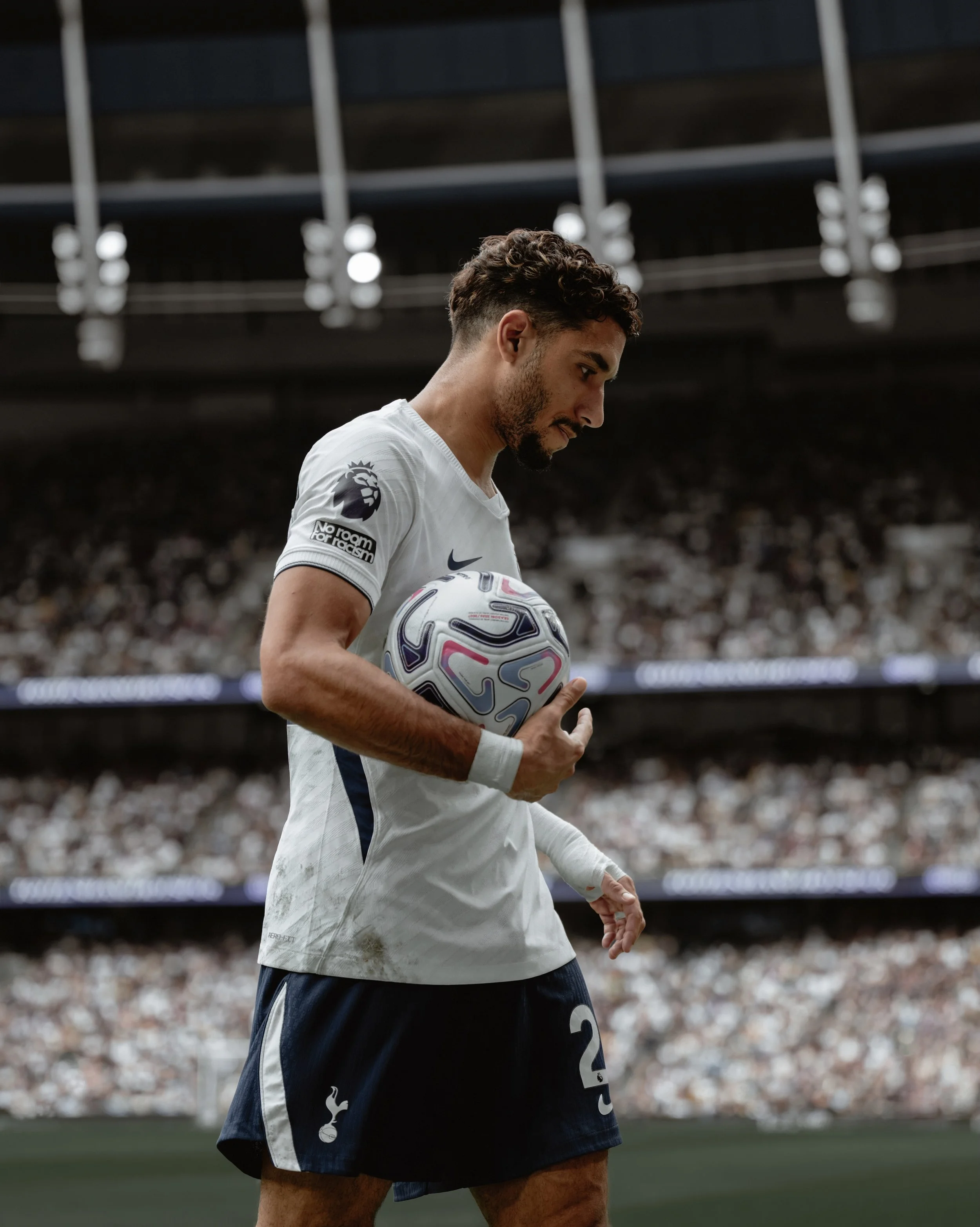 ✨ marmoush ✨

unrelated, but there&rsquo;s still time to buy my book. link in bio 🤍

Shot on the @nikoneurope Z9 + Nikkor Z400mm f2.8 TC &amp; Nikon Z8 + Nikkor Z70-200mm f2.8 

#nikoncreator #nikoneurope #spurs #tottenham #omarmarmoush