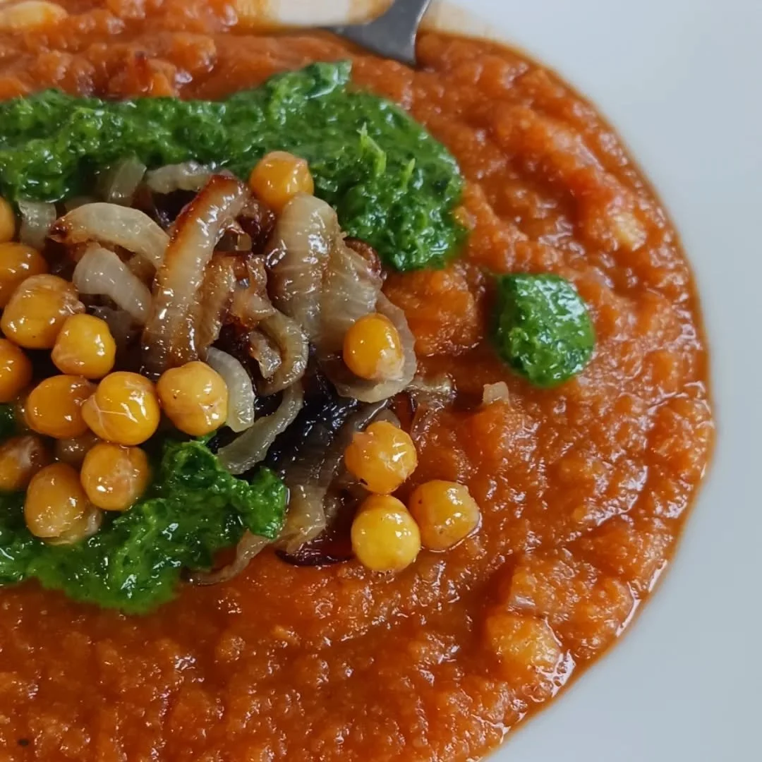 Half of Nouish &amp; Go cooked soup today at @exeterstreethall  soup club today (hi it's me Gabrielle) 
I made a Persian mixed vegetable soup with toppings of herby oil drizzle, roasted chickpeas and golden fried onions to go on top. 
 Hmmmm it was d
