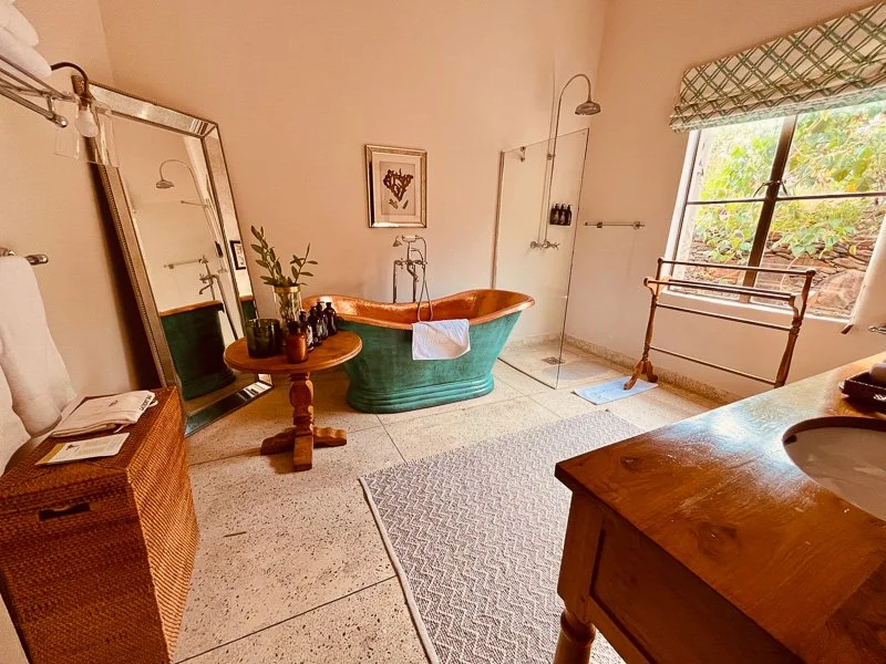 Mugie Lodge Room 7_10-59.jpg