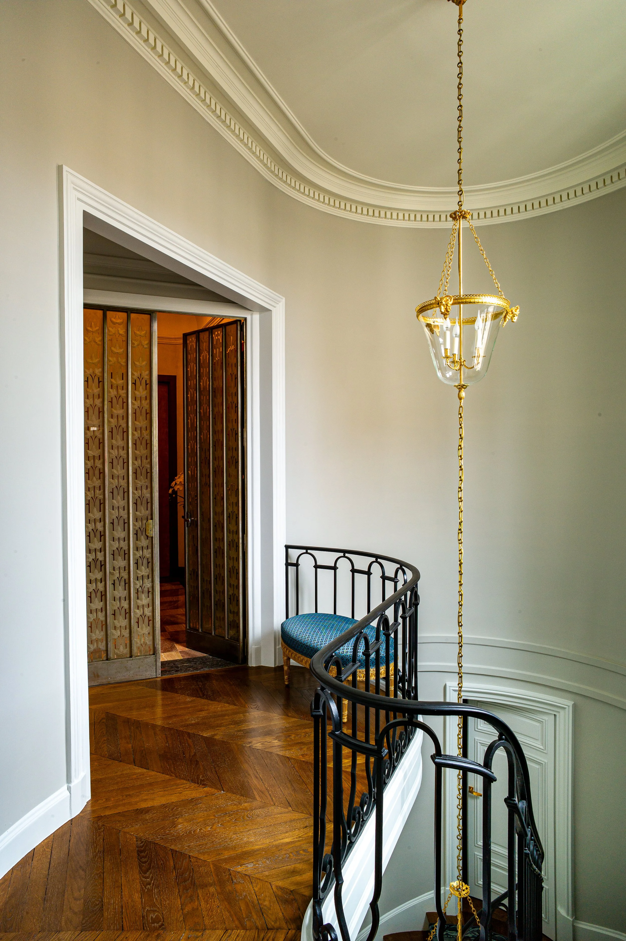 Apartment in Paris by Atelier Pinto