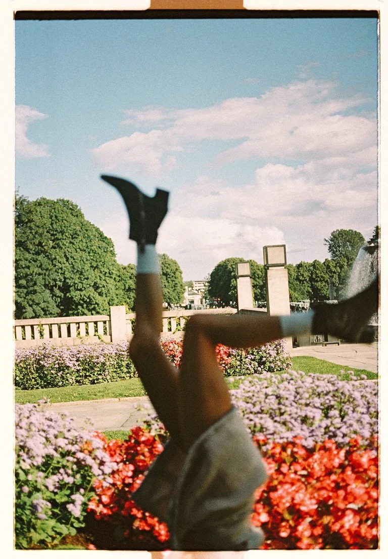 [CROP] Vigelandsparken Handstand.jpg