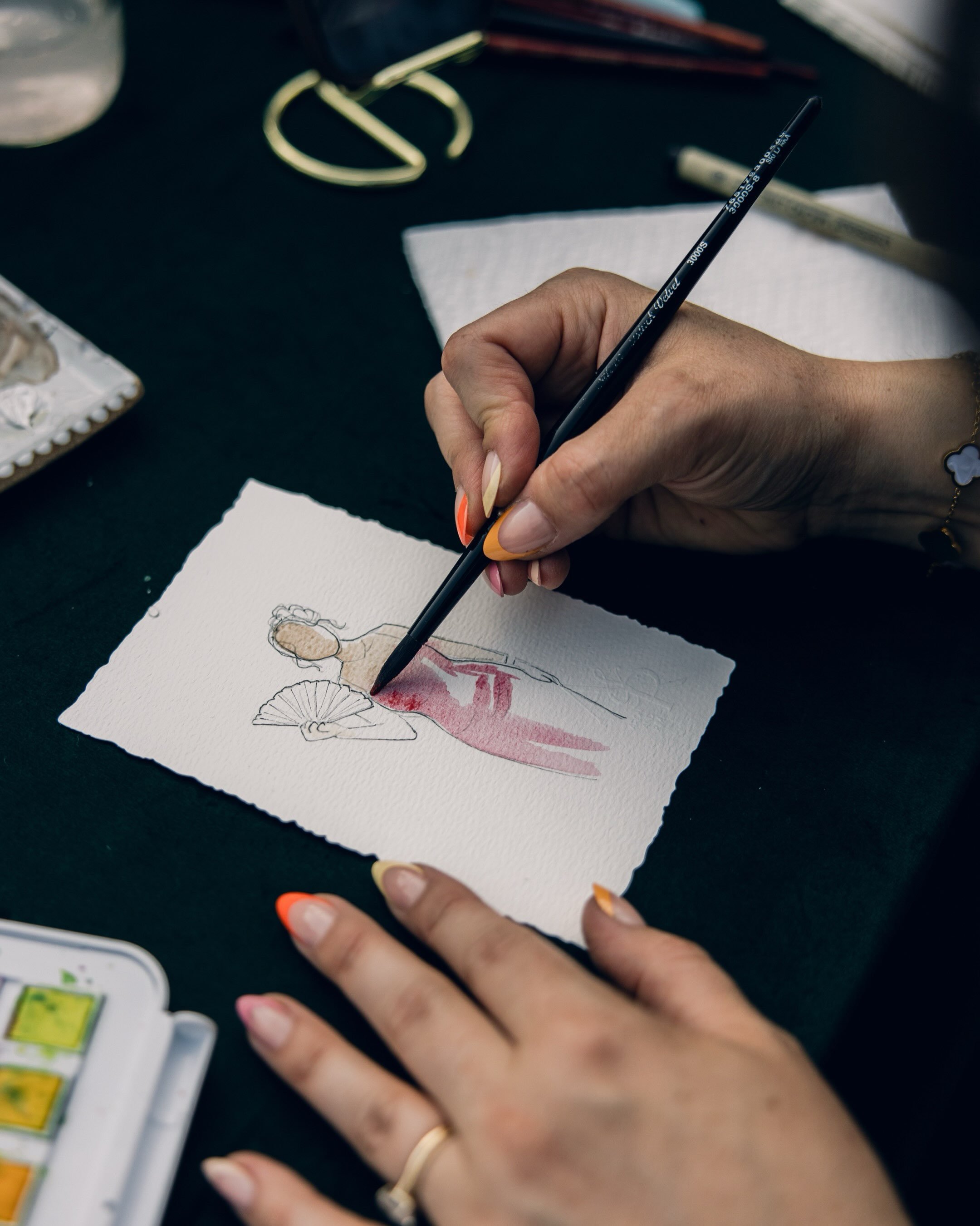 accessory of the night deserved its own moment 🪭✨😍

editorial shoot with Virginia Wedding Magazine. ✨

#liveguestillustration #watercolorstationery #livepainting #weddingstationerydesigner #watercolorartists 

📸 @sanazbutterflyphoto 

Virginia Wed