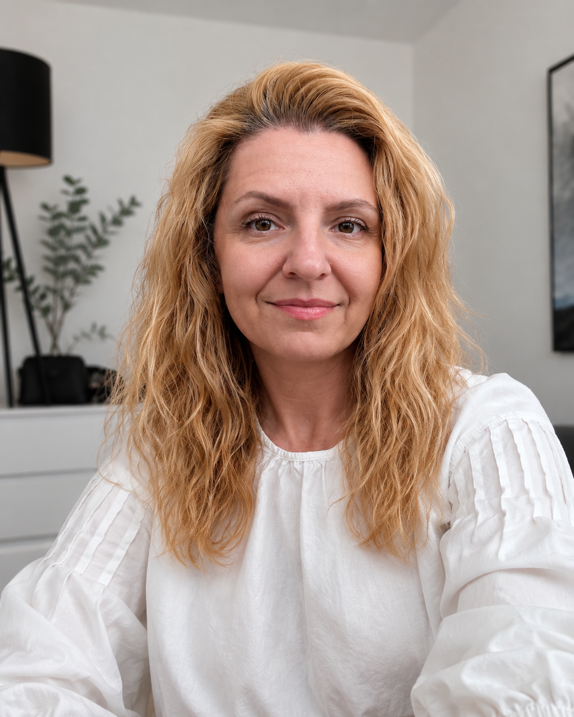 Portrait of surface pattern designer Daniela Ciarnota, founder of MIADANIELA Design.