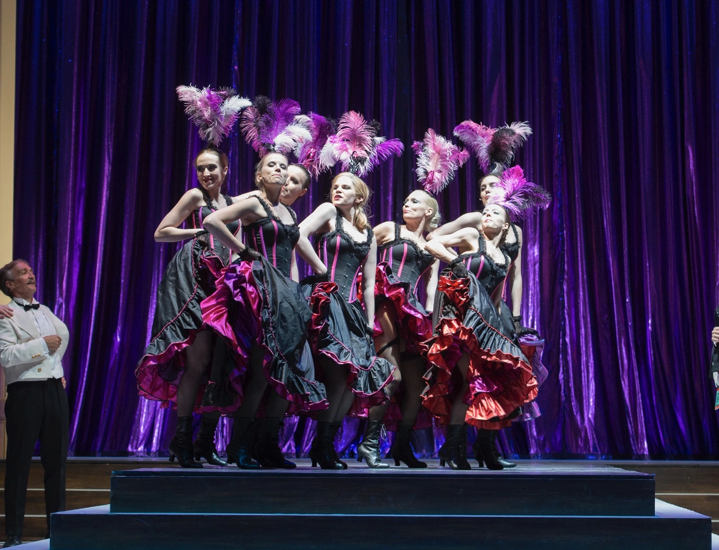 DIE LUSTIGE WITWE (Valencienne - Center)
Oper Frankfurt, Claus Guth (director), Christian Schmidt (set and costume designer), Olaf Winter (lighting designer), ©Monika Rittershaus
