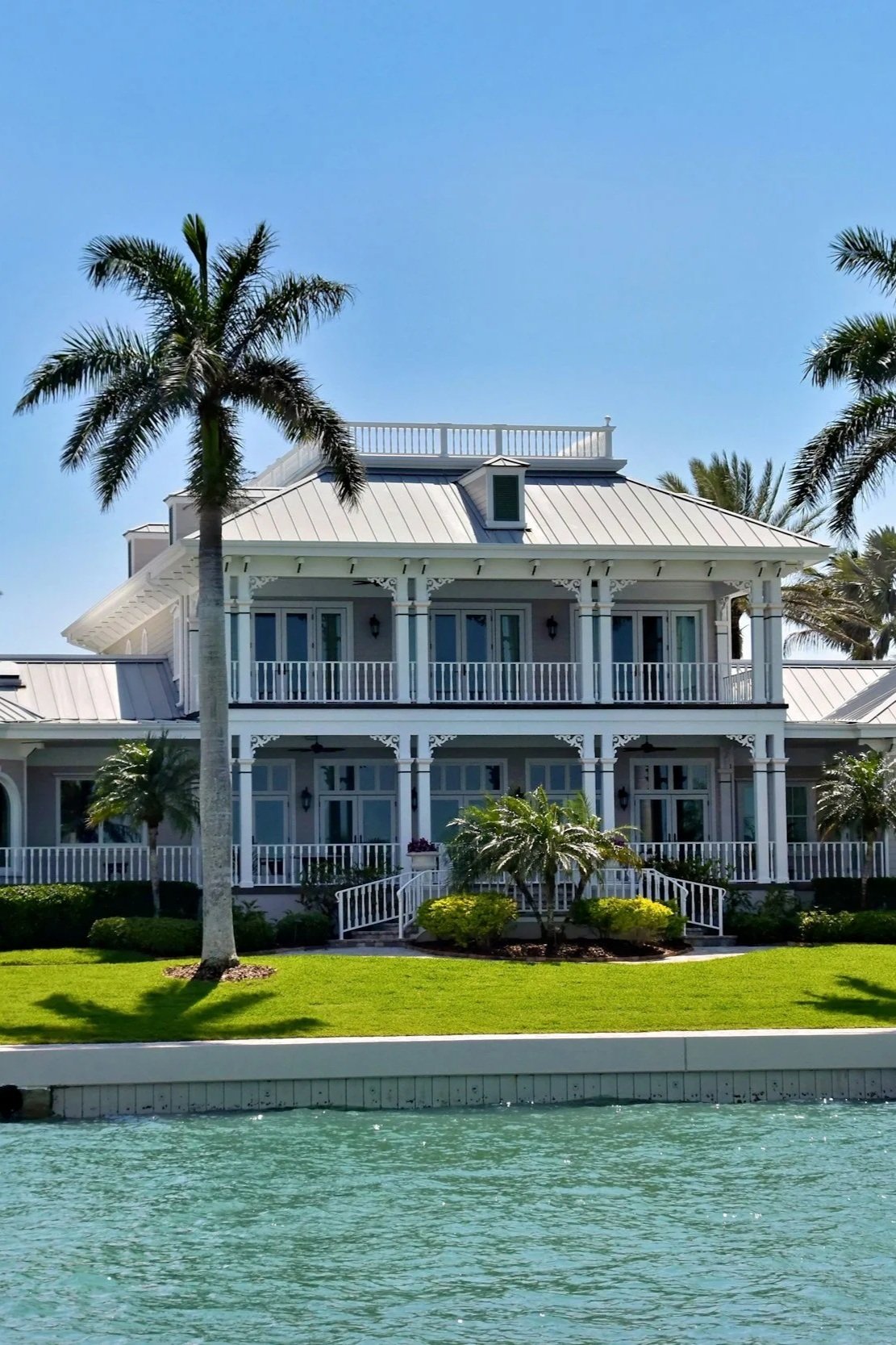 waterfront luxury home in Sarasota, Florida