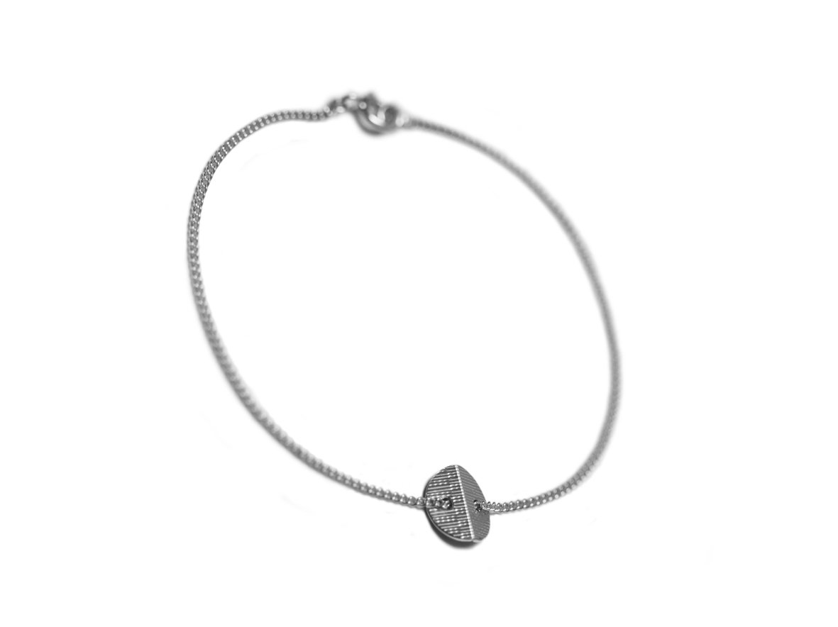 Armband_1-faltigRundAGRück.jpg