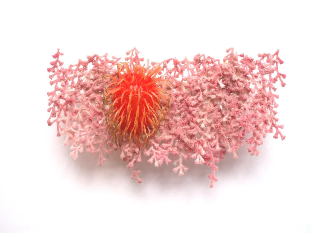 Brosche_rosa+Fischernetz72dpi.webp