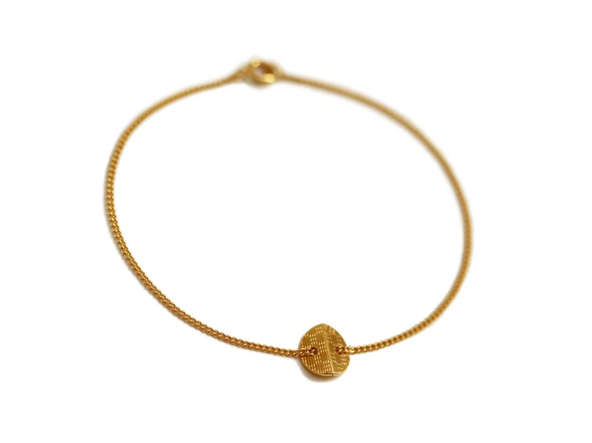 Armband_1-faltigRundGoldRück.jpg