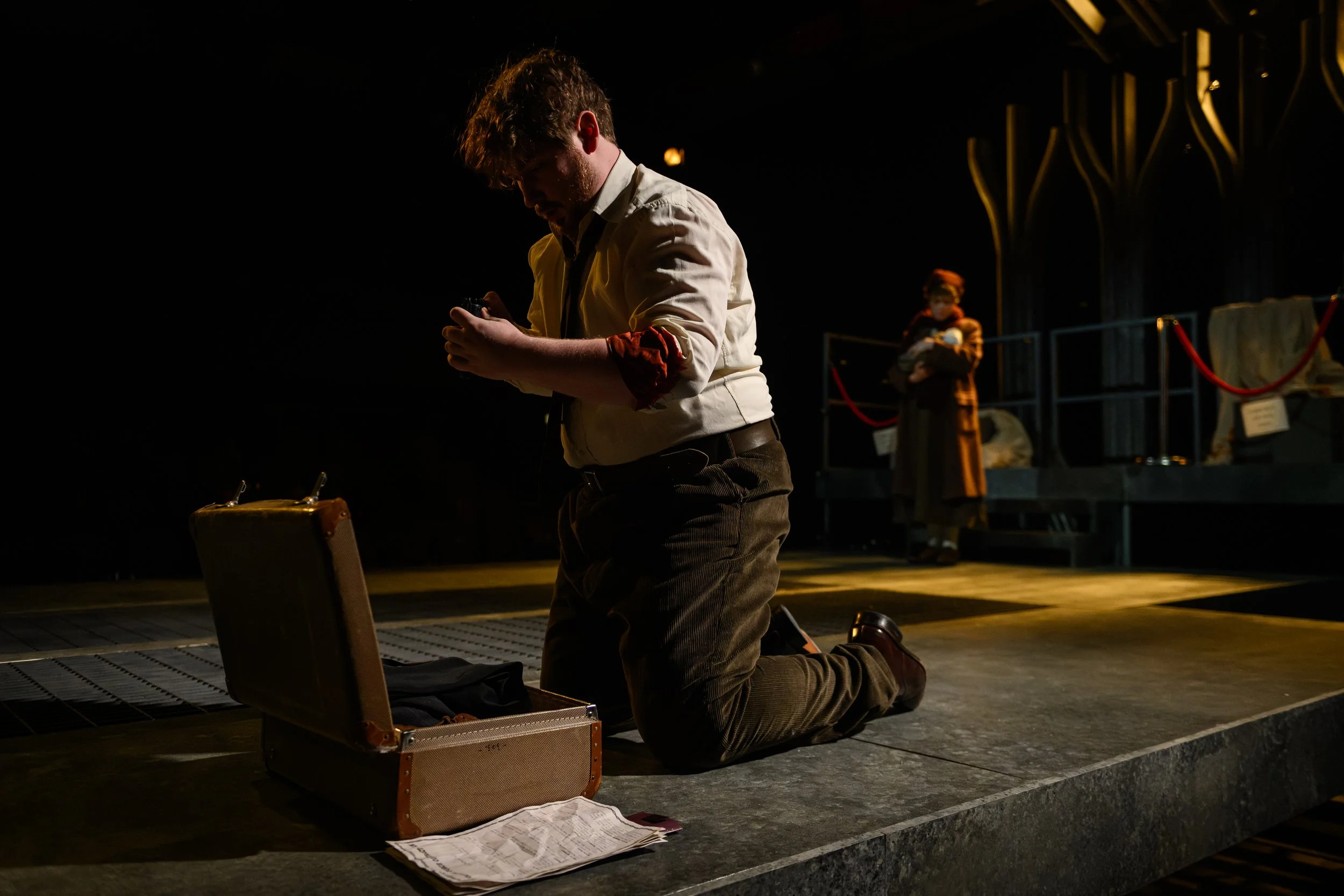 533-(c)-DavidMonteith-Hodge-Photographisepleasecredit-OperaScenesAutumn25-(DMH_2993).jpg