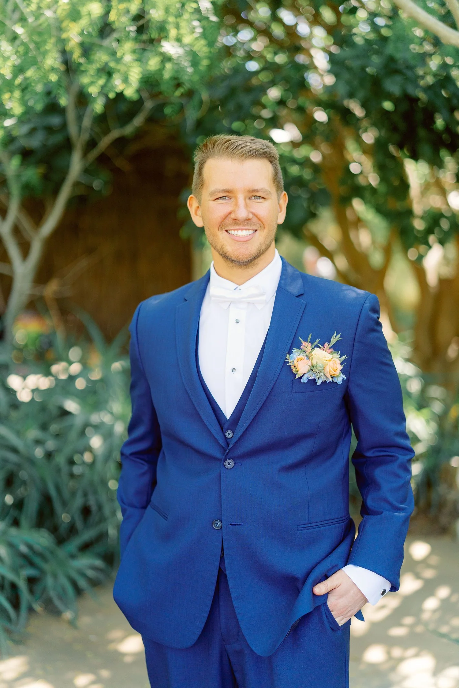 san-diego-wedding-florist-groom-boutonniere-blue-suit.jpg