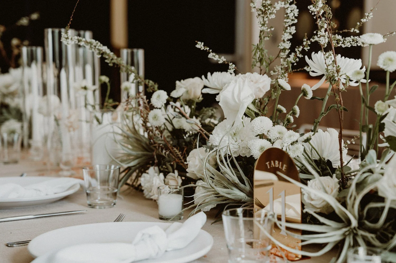 san-diego-wedding-centerpiece-white-florals-air-plants.jpg