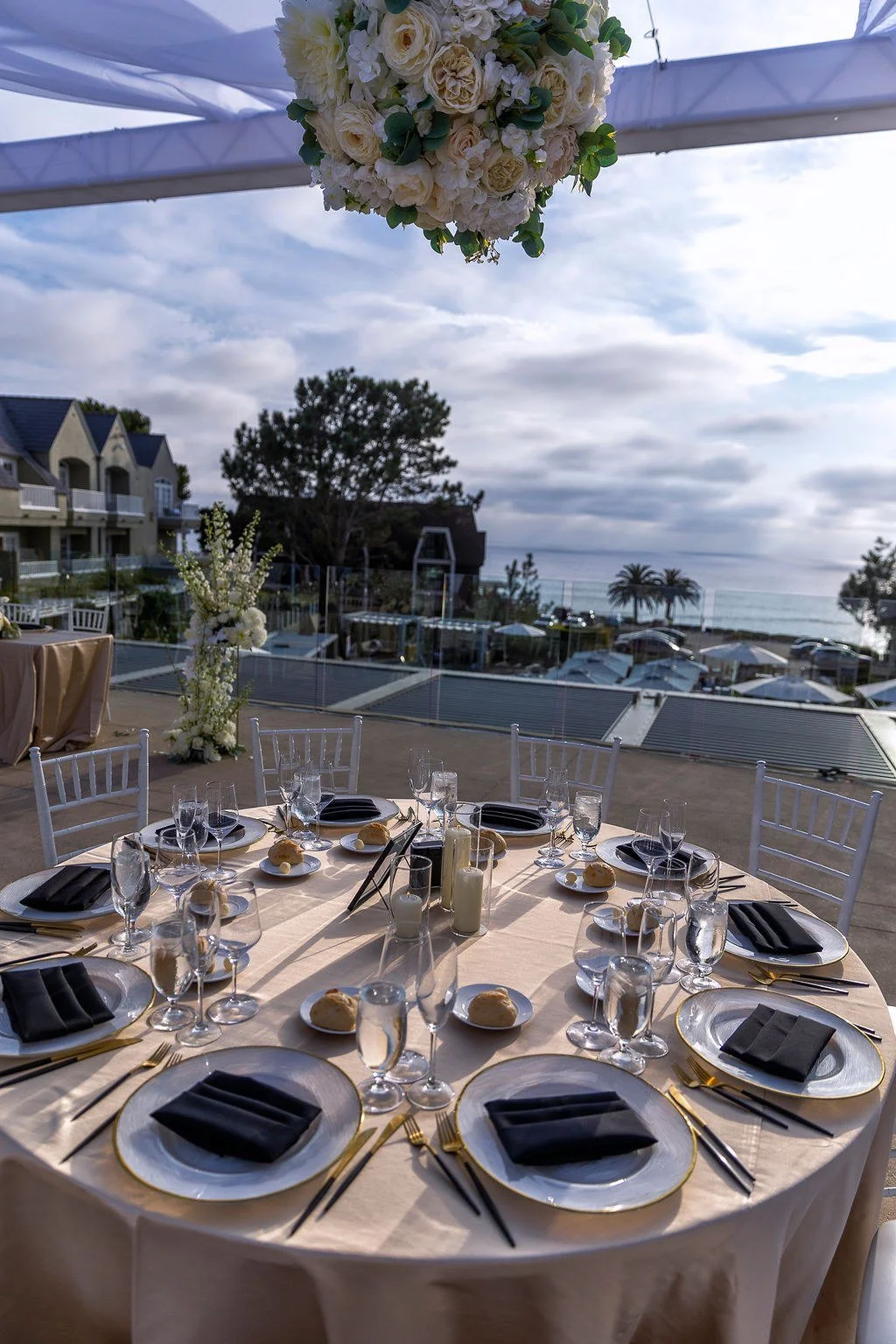 san-diego-wedding-pomander-reception-table-oceanview.jpg