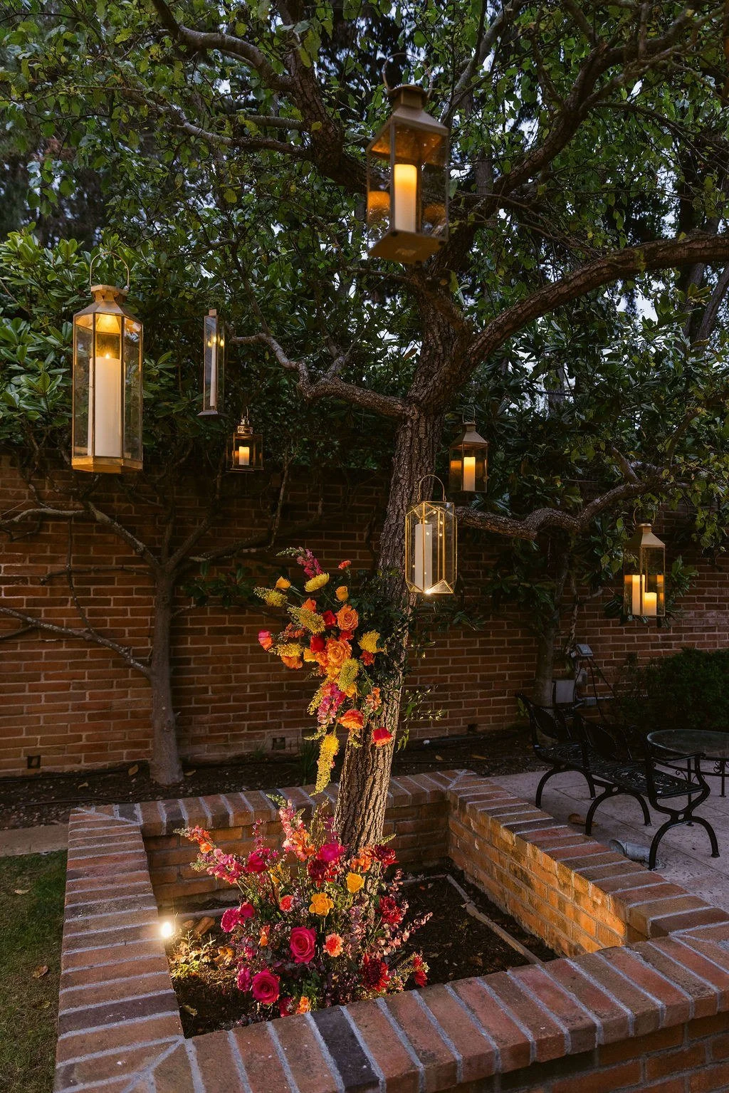 san-diego-wedding-bright-tree-floral-lanterns-dusk.jpg
