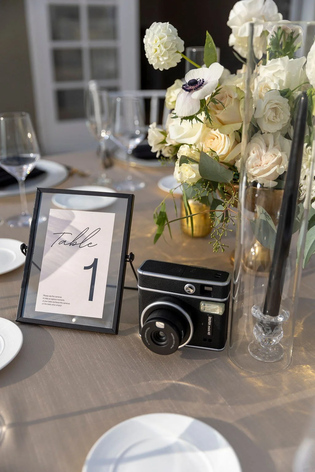 san-diego-wedding-centerpiece-anemone-gold-vase.jpg