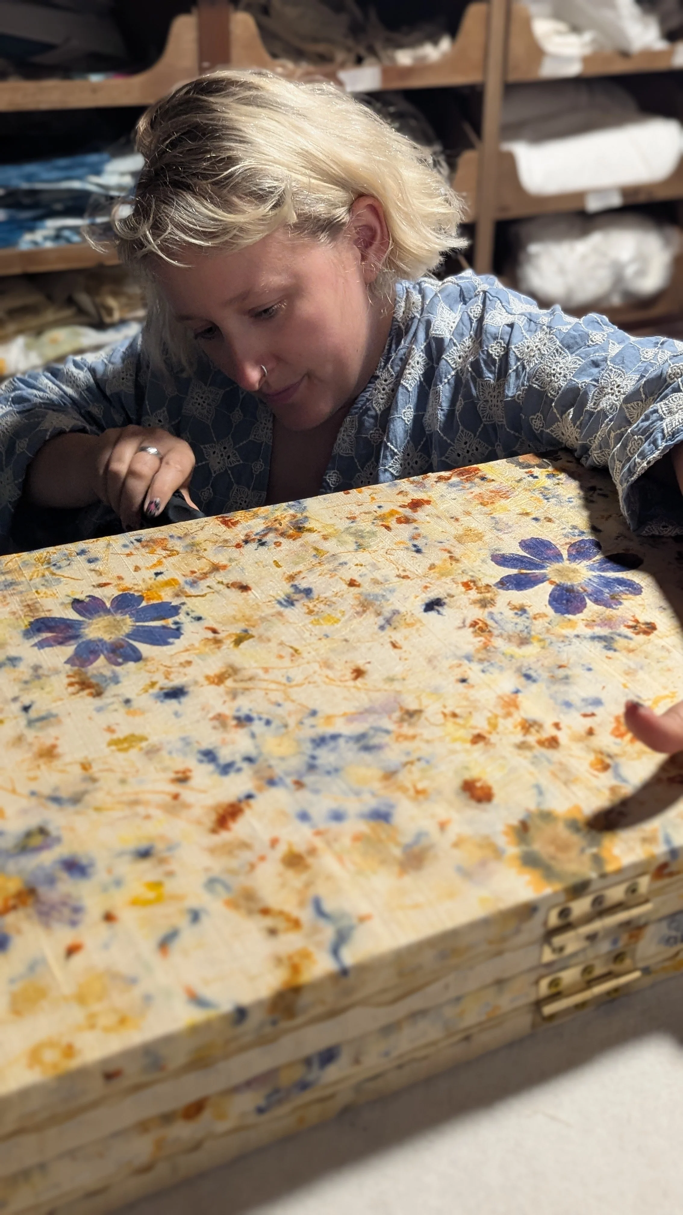 Ellie Walker-Todd finishing her Tataki Zomé restored vintage screen