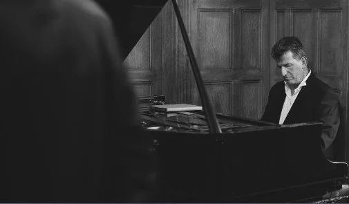 MARK FEVEN : PIANO MAN