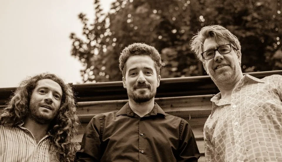 Live music: Slimline Shufflers