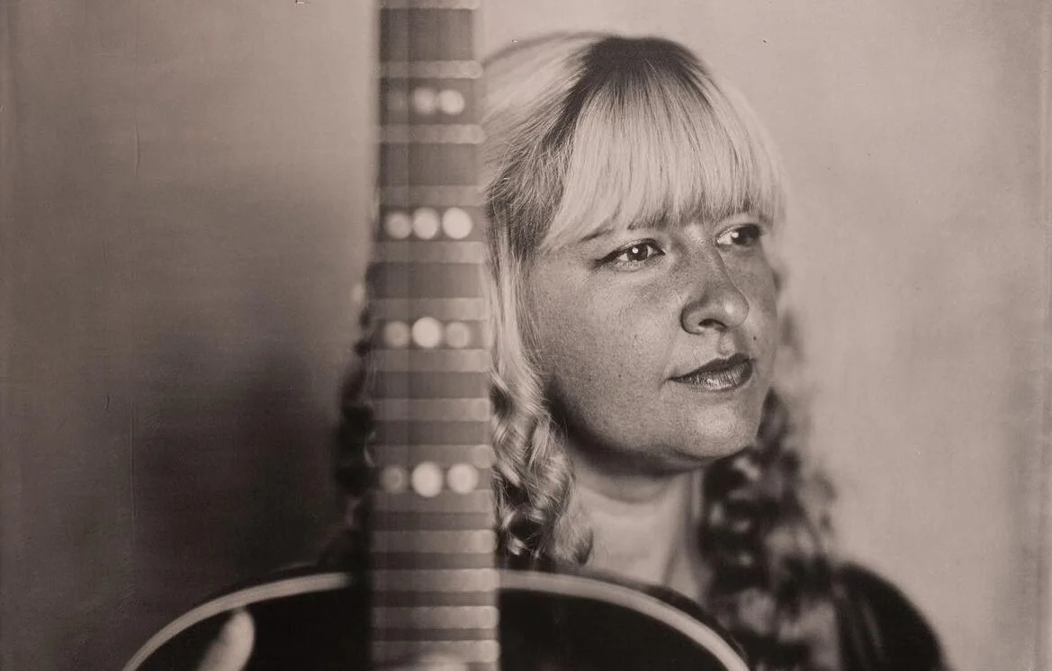 Live Music - Leonie Evans