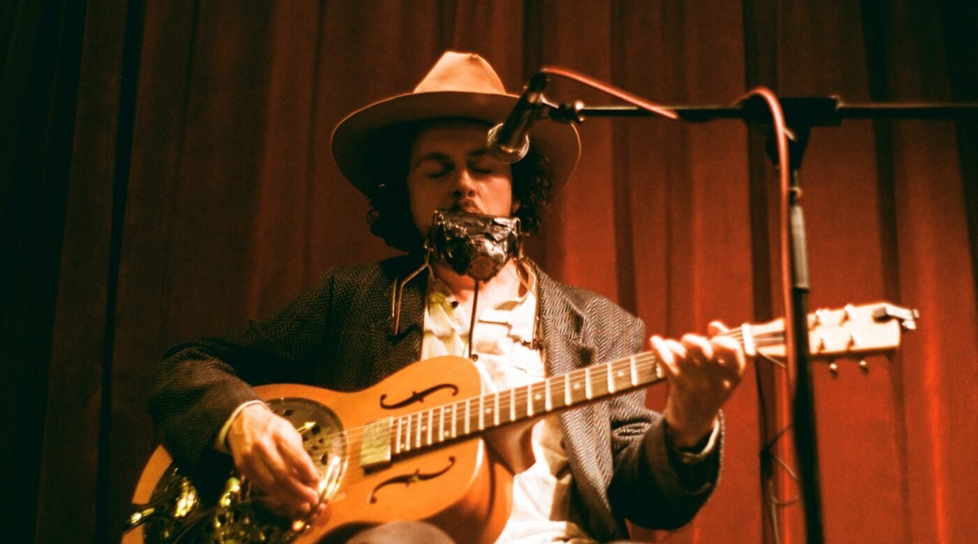 Live Music - Joe Strouzer