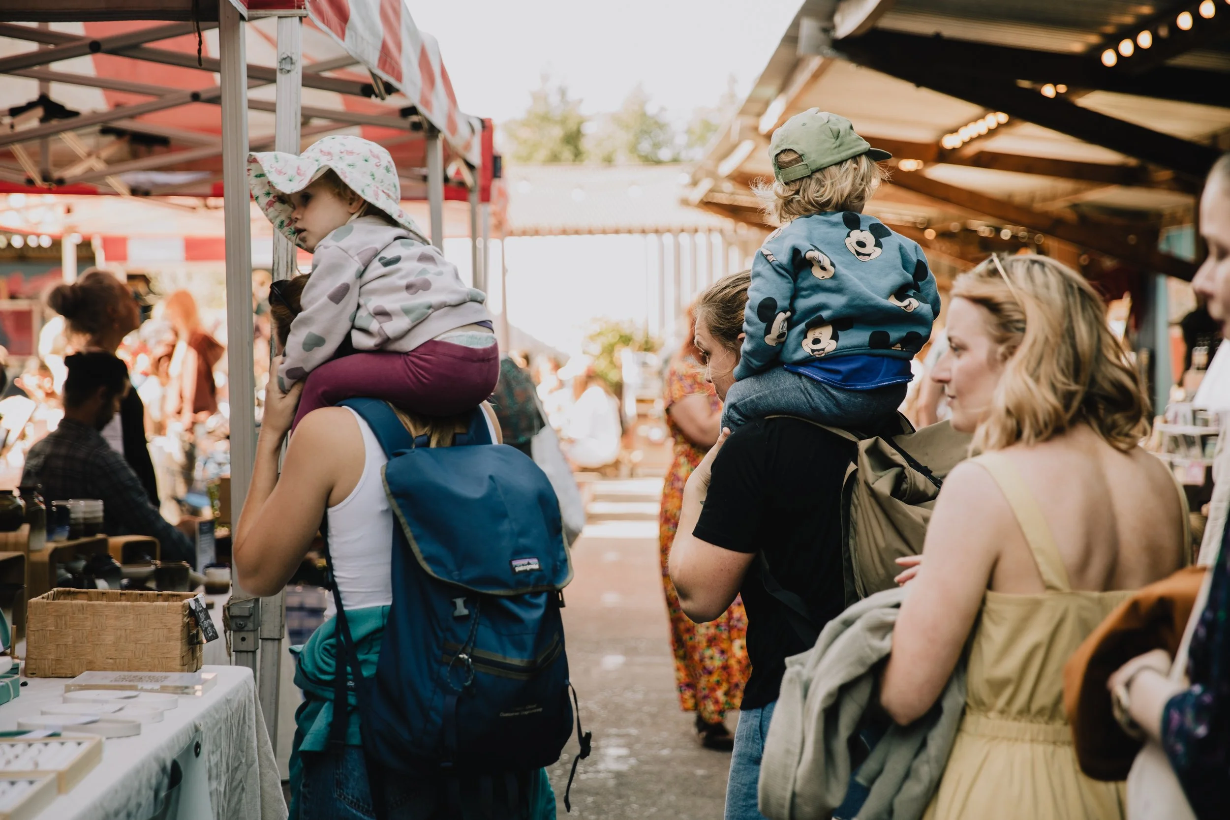 People shopping at the Sunday Market market