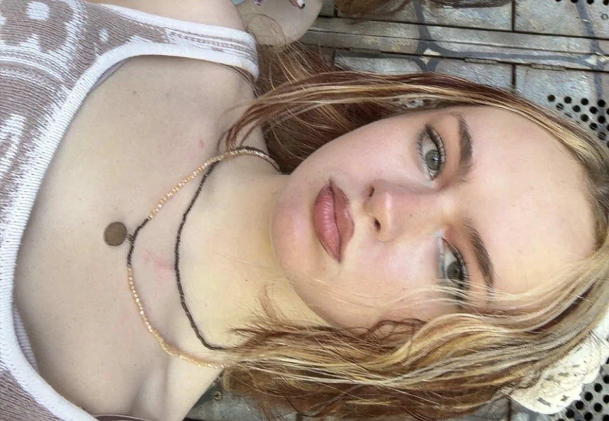 Simple glowy makeup