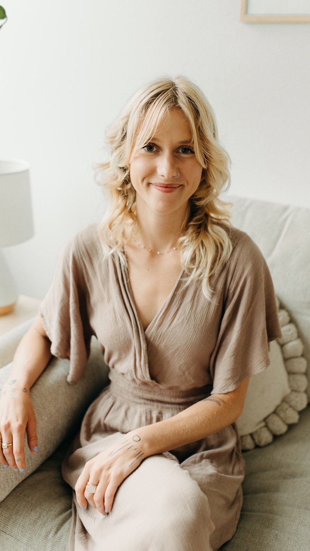 Meet Chloe, online somatic and IFS therapist, owner of Deep Waters Psychotherapy