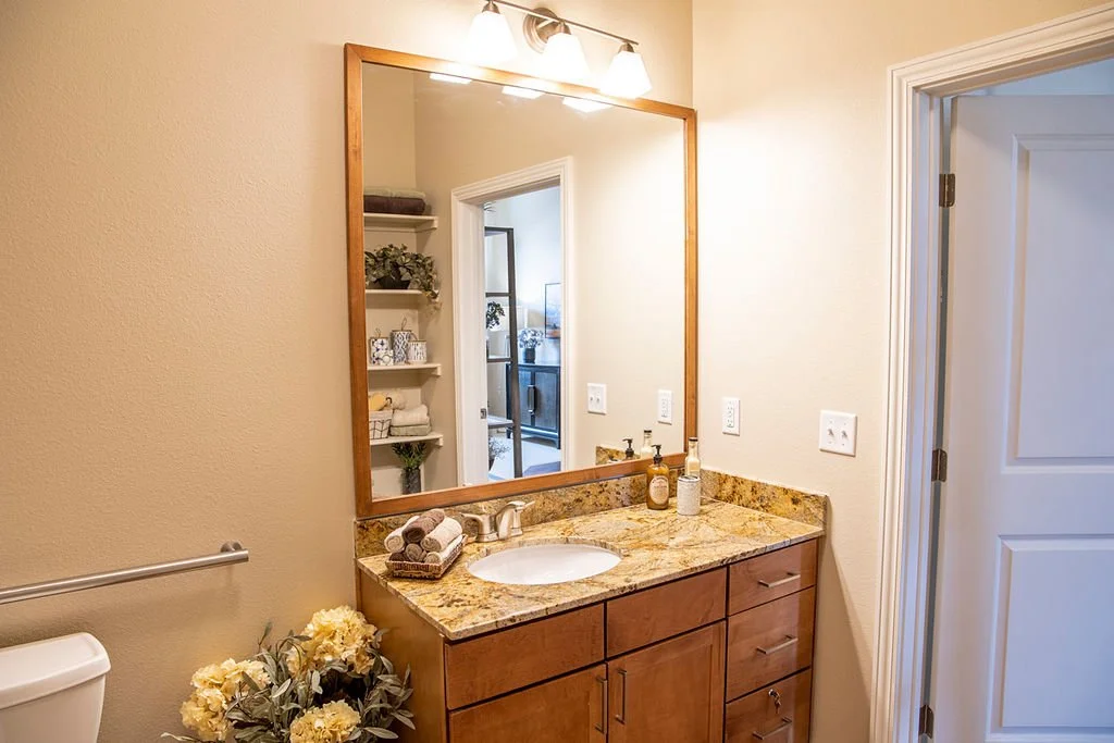 1bdr_bathroom_IMG_0270_CC2-HDRlr.jpg