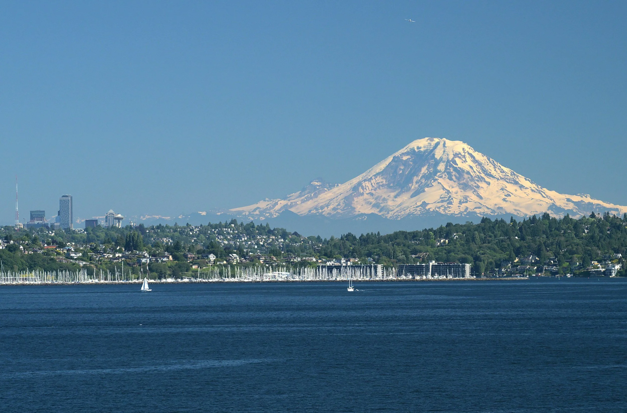 Mount Rainer view with city and water foreground