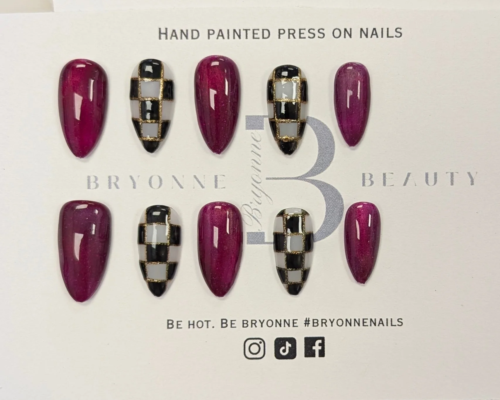 Checkmate gold press on nail set