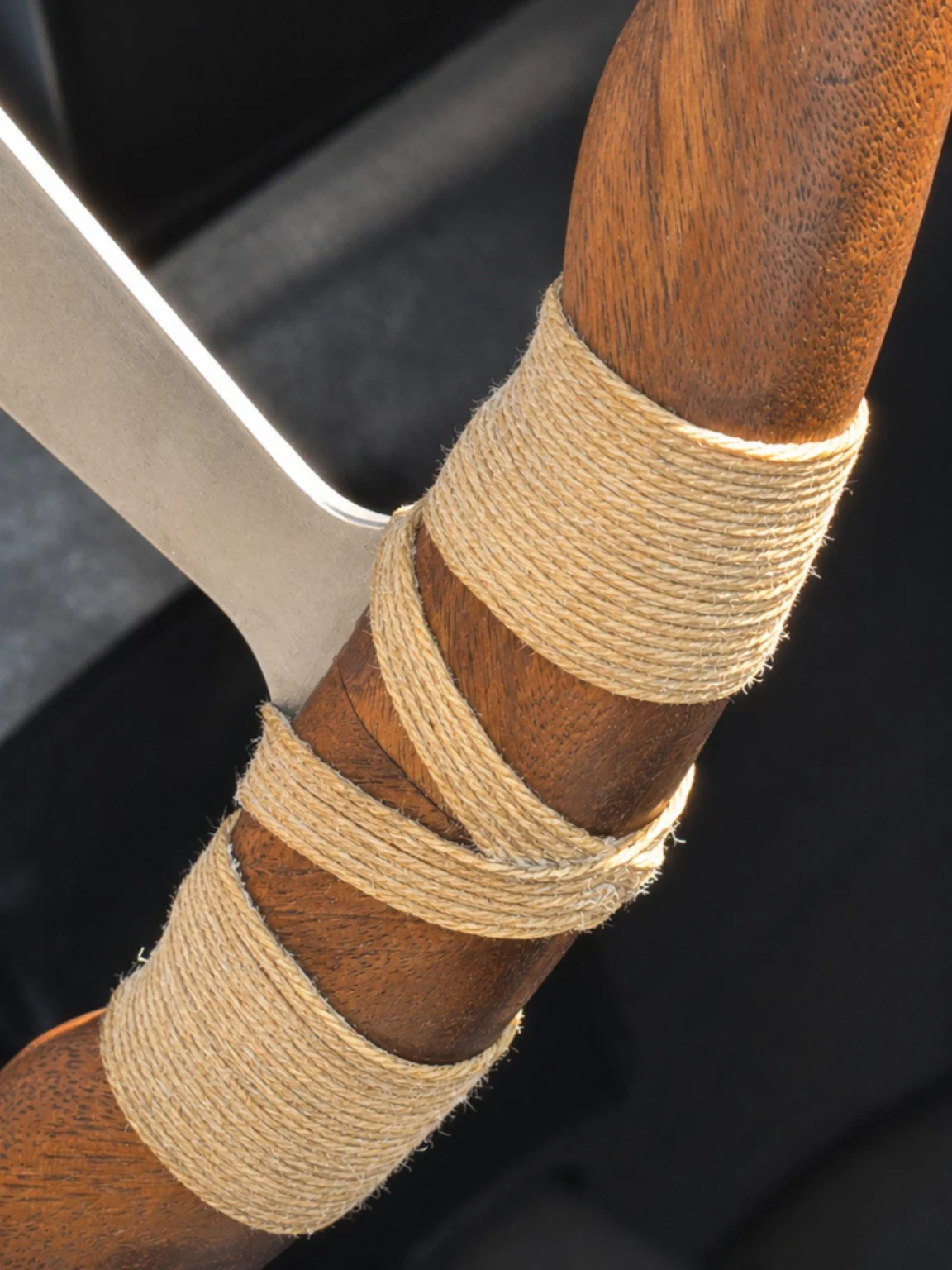 Bugatti5-Detail-Steering.png